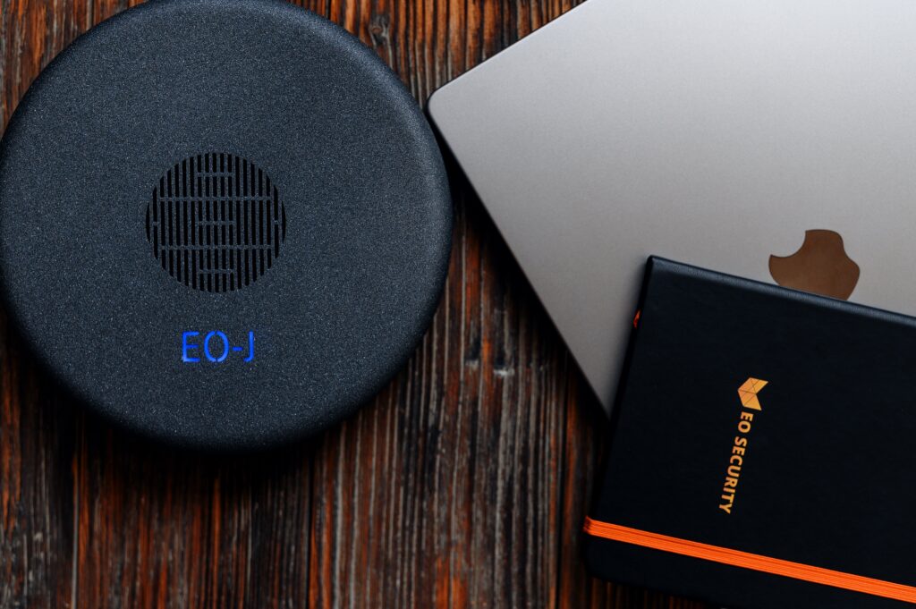 EO-J Discreet Signal Jammer - Blocks GSM, LTE, and 5G networks, Wi-Fi, and local mobile bands.