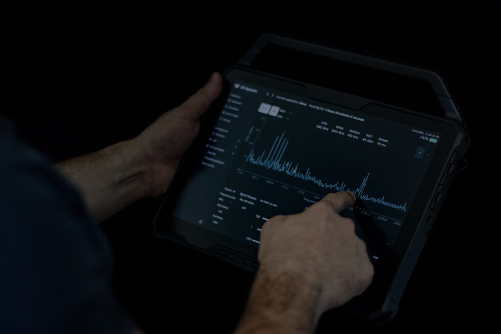 EO Spectre software displaying real-time Bluetooth and Wi-Fi signal traffic analysis on the tablet screen.